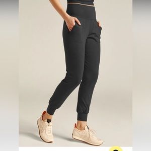 Beyond yoga heather rib midi jogger in gray